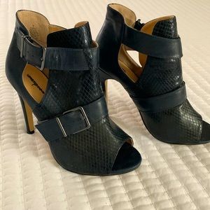 Express Navy Snakeskin Sandles Size 7